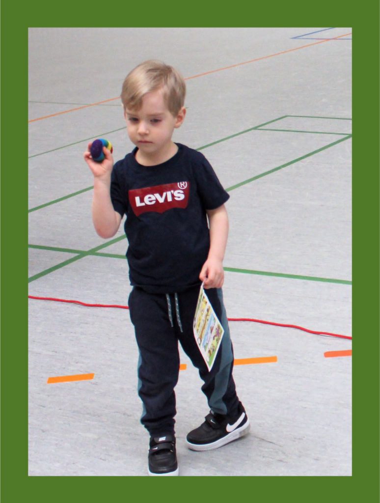 Hoppel und Bürste zu Besuch im Kindergarten - TSV Adendorf